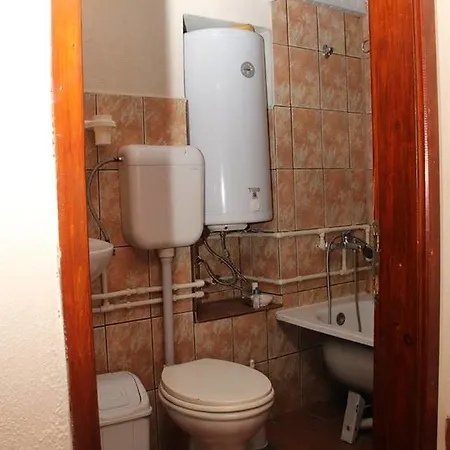 **etno Vila** - * Kruševo